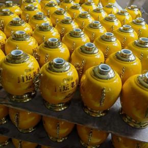 Peelable coating for glass wine bottle printing 